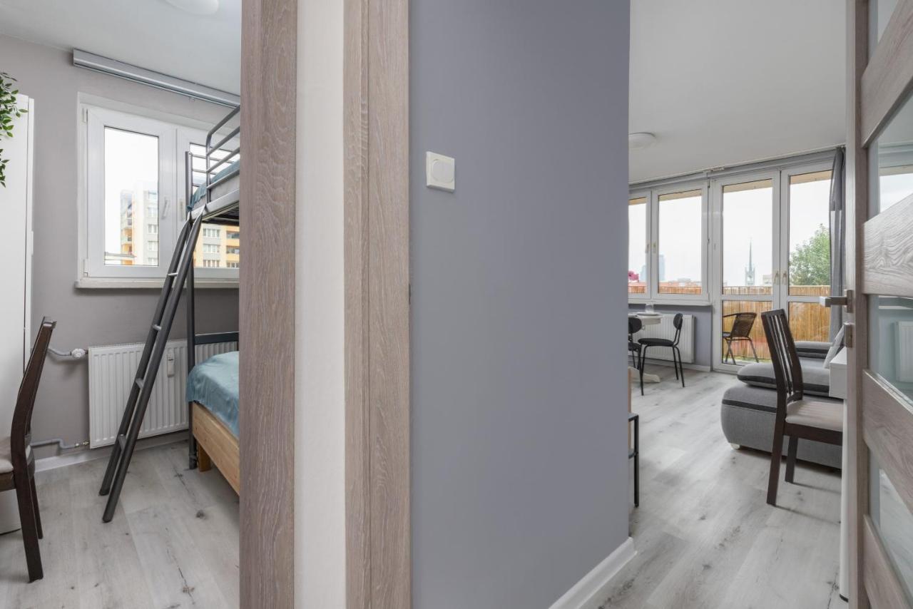Family With Balcony In By Renters *