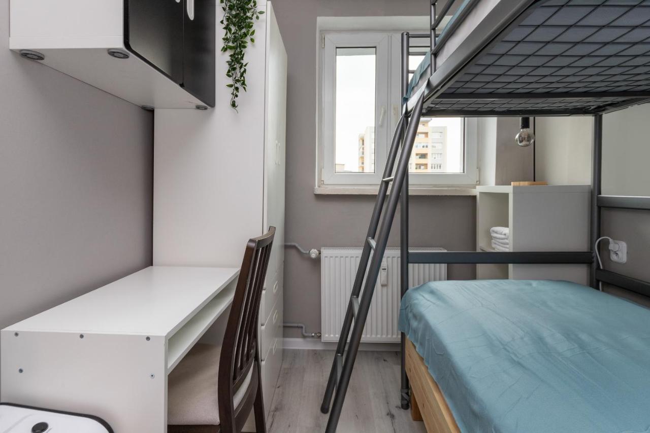 Family With Balcony In By Renters Apartment *