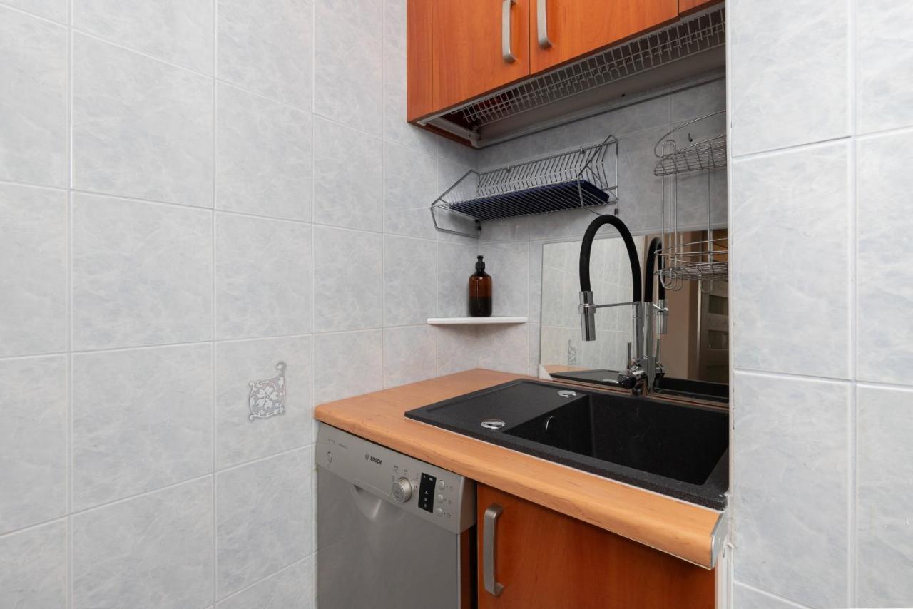 Family With Balcony In By Renters Apartment Gdynia